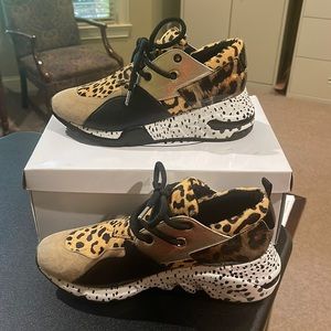 Steve Madden “Cliff” style shoe in “Animal” color/print.